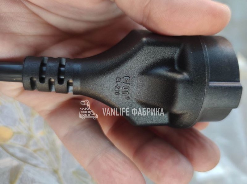 Переходник с кемперной вилки на розетку 220В